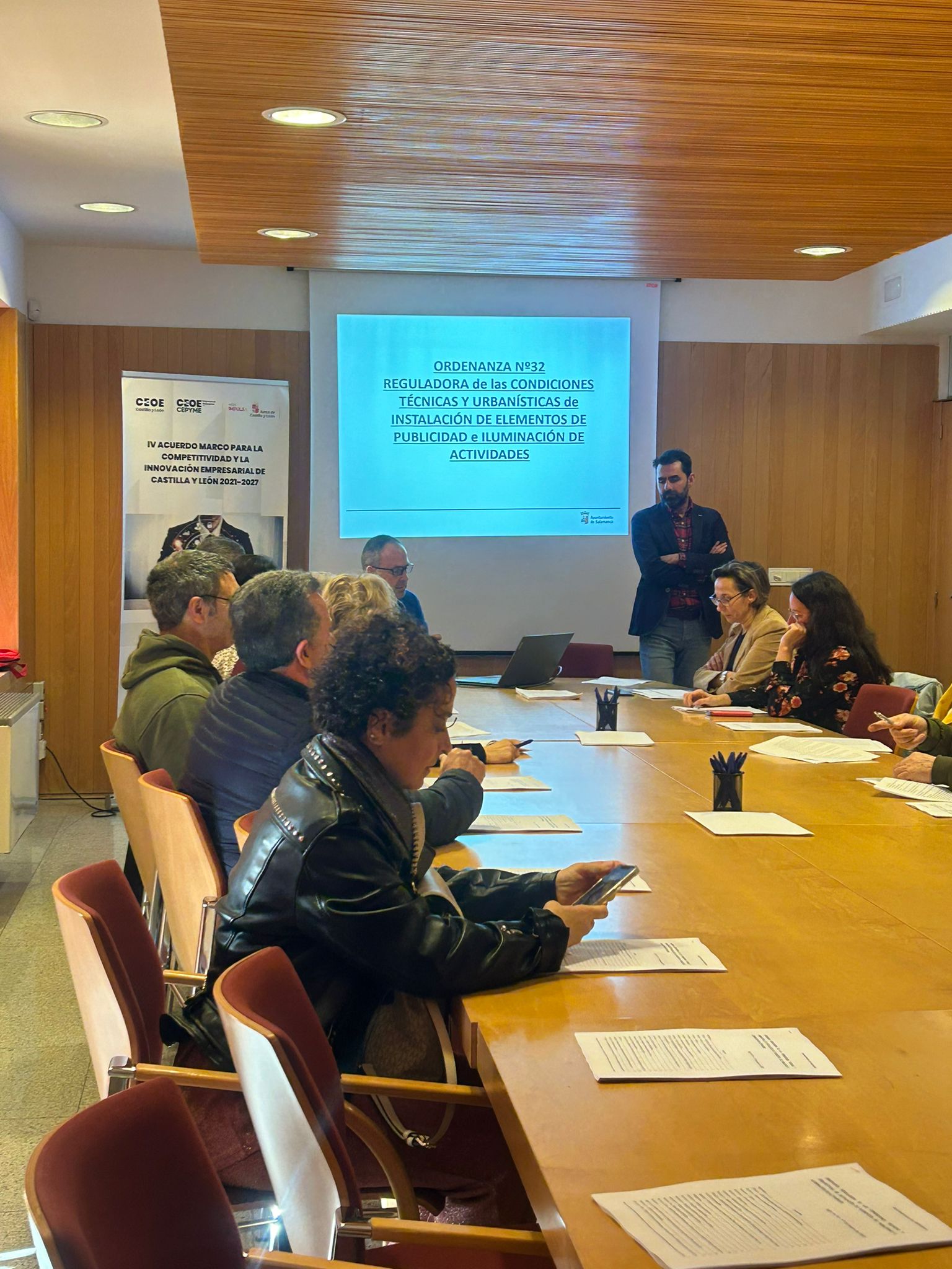 Los comercios ASECOV se forman sobre la nueva Ordenanza de rótulos del Ayuntamiento de Salamanca